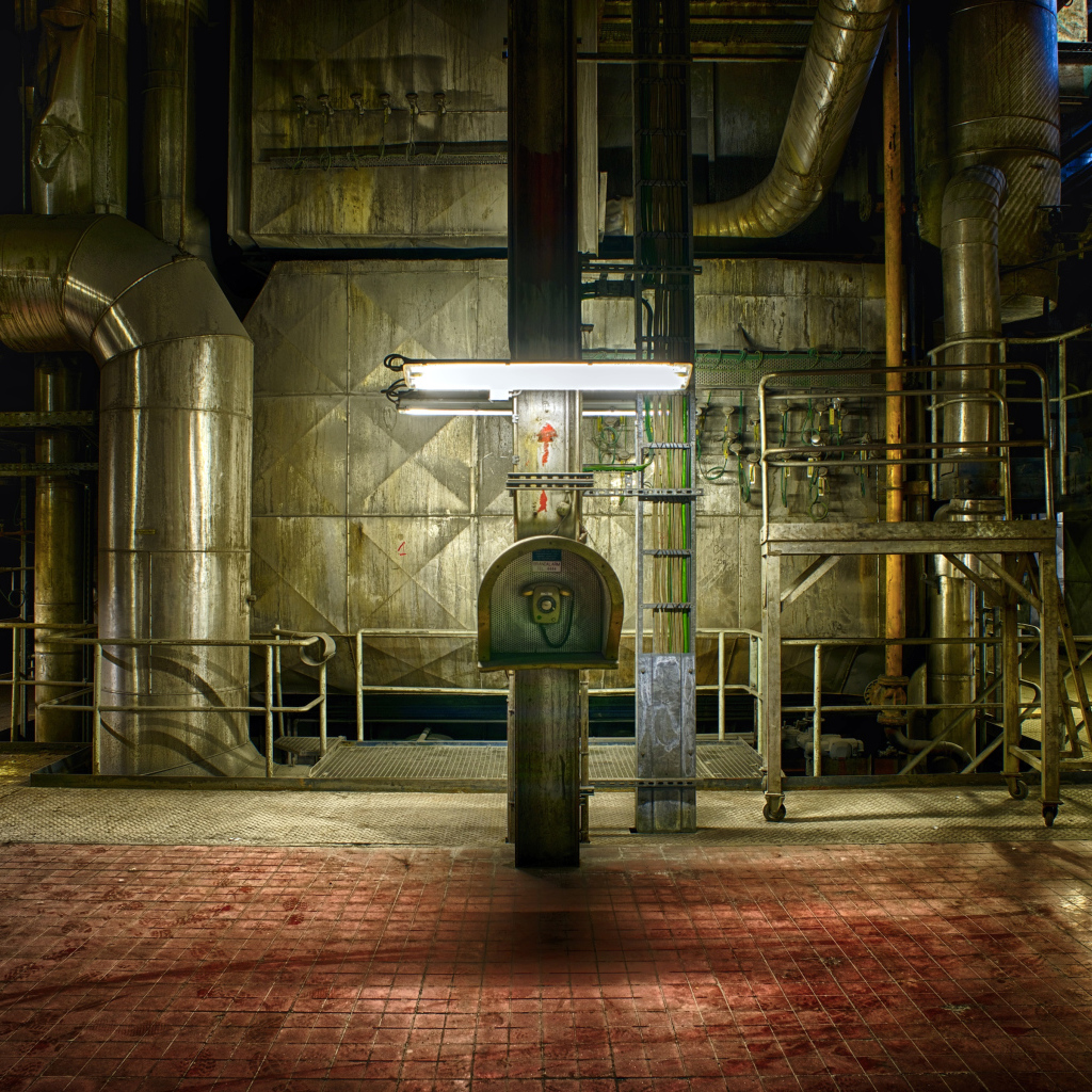 Телефон на заброшенной электростанции