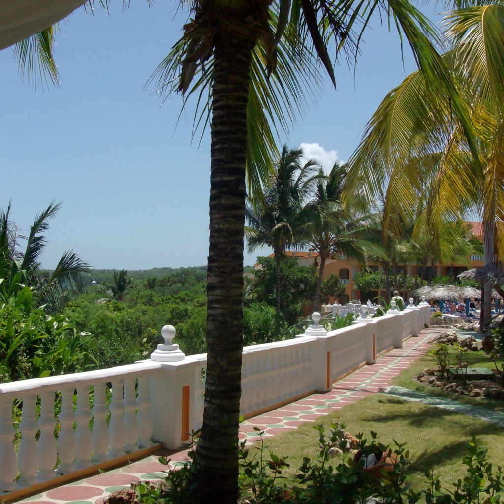 Терраса на курорте Гуардалавака, Куба