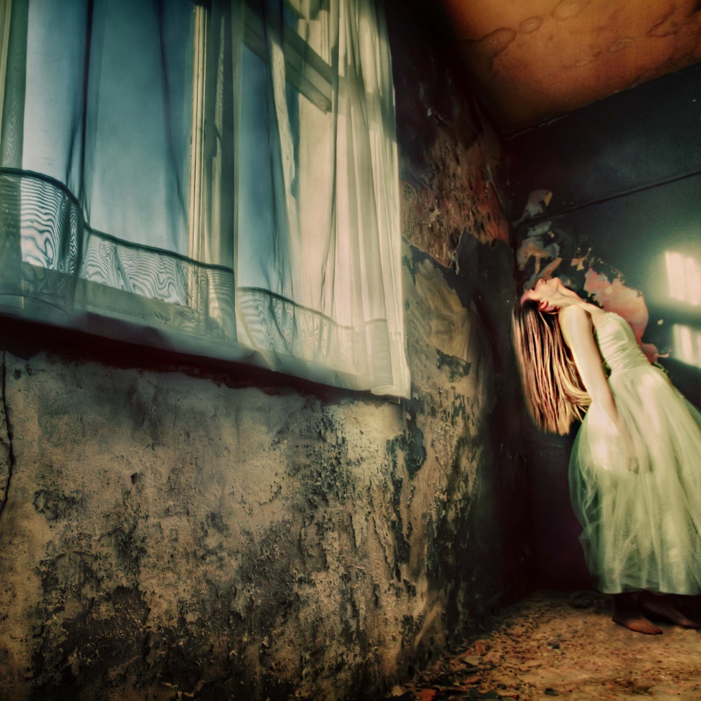 Фотография Девушка в белом платье