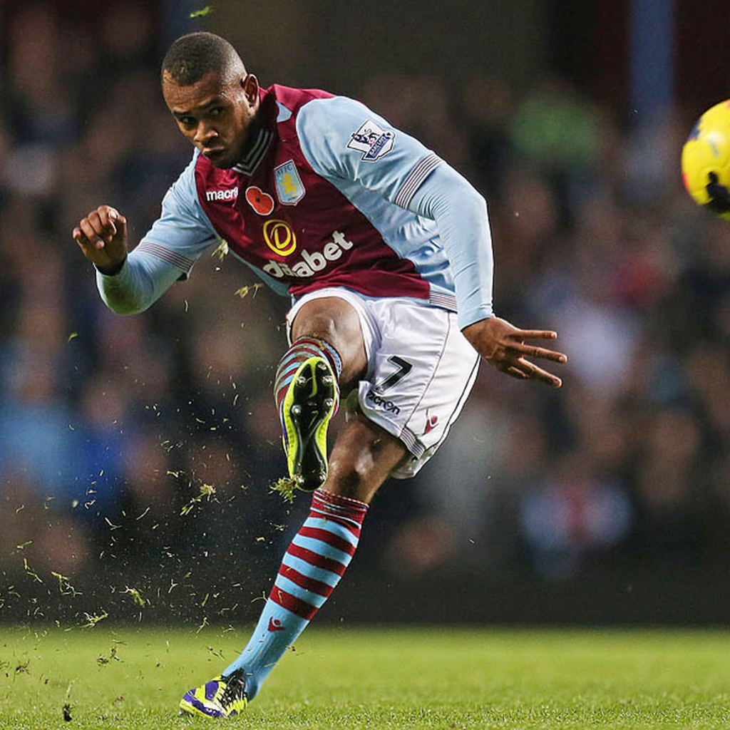 Известная футбольная команда Астон Вилла