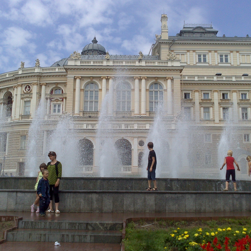 Фонтан у Оперного театра