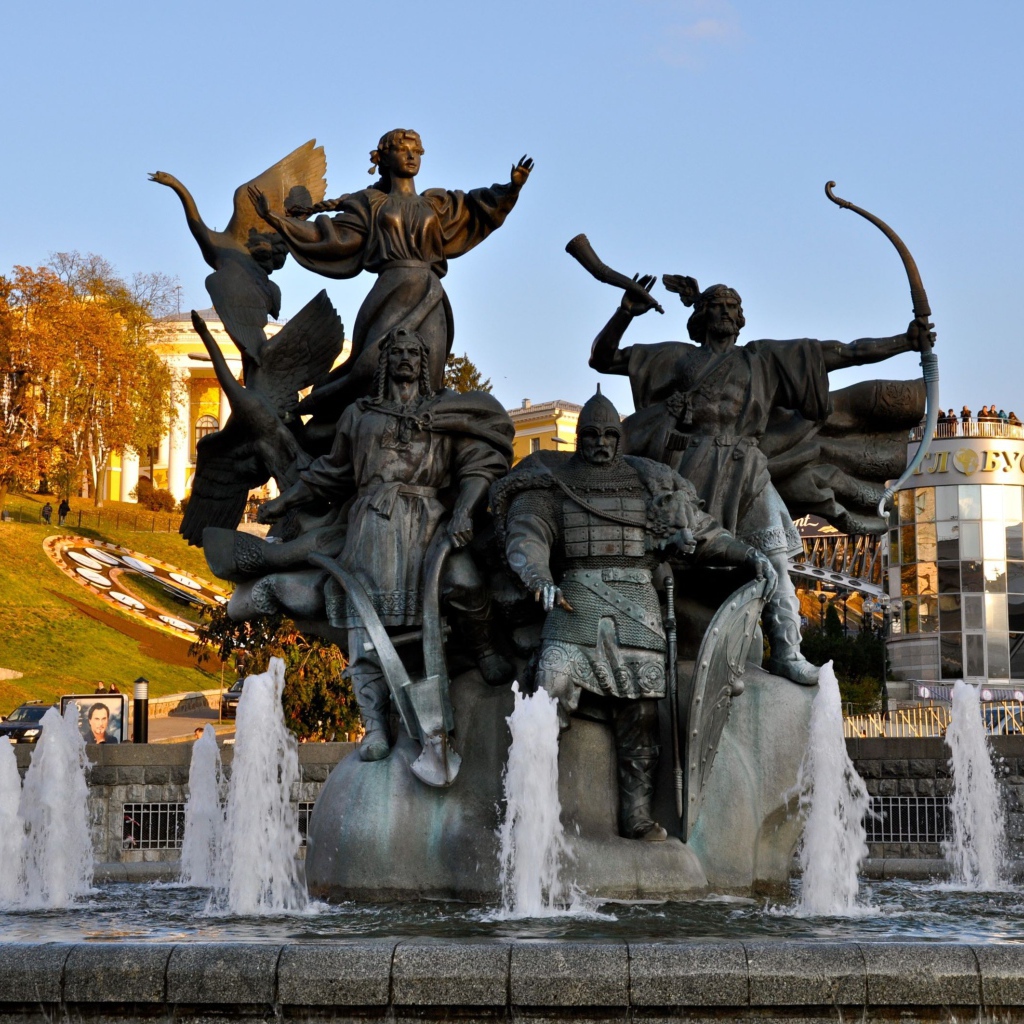 Памятник в Киеве