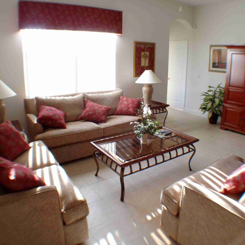 Красный цвет в оформлении гостиной