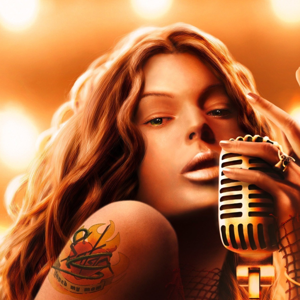 Певица с татуировкой