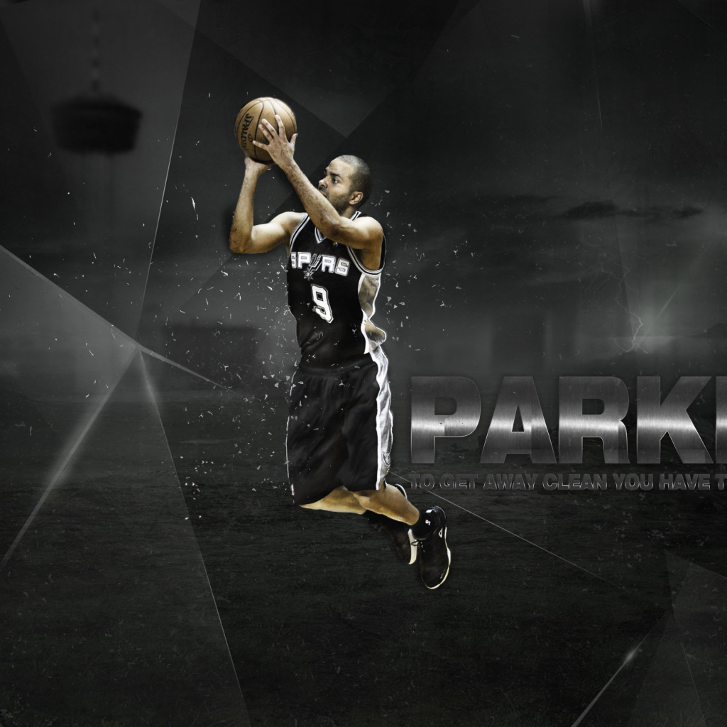 Тони Паркер забрасывает мяч в корзину