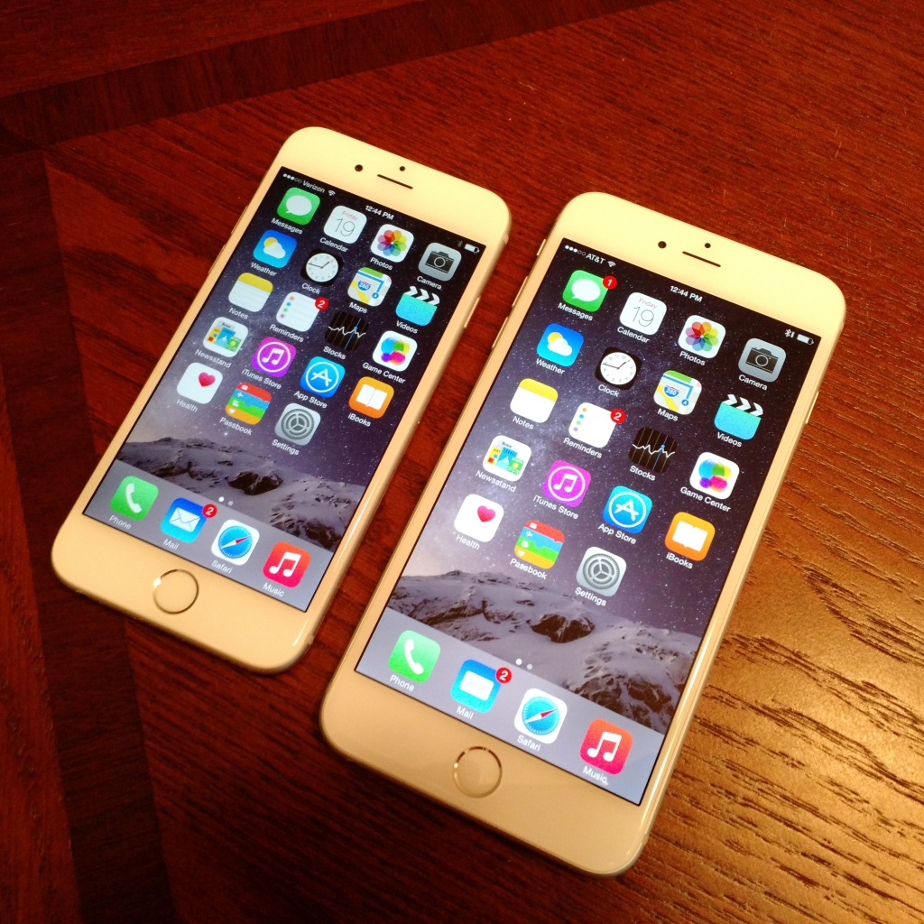 Две модели белого iPhone 6