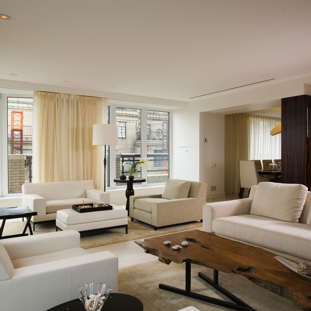 Вид просторной гостиной