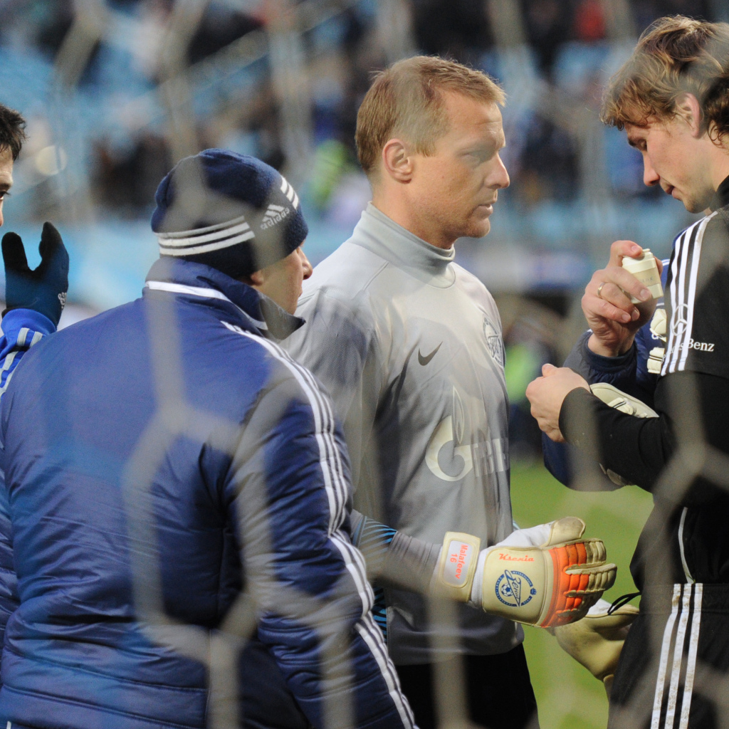 Вячеслав Малафеев голкипер сборной РФ за работой