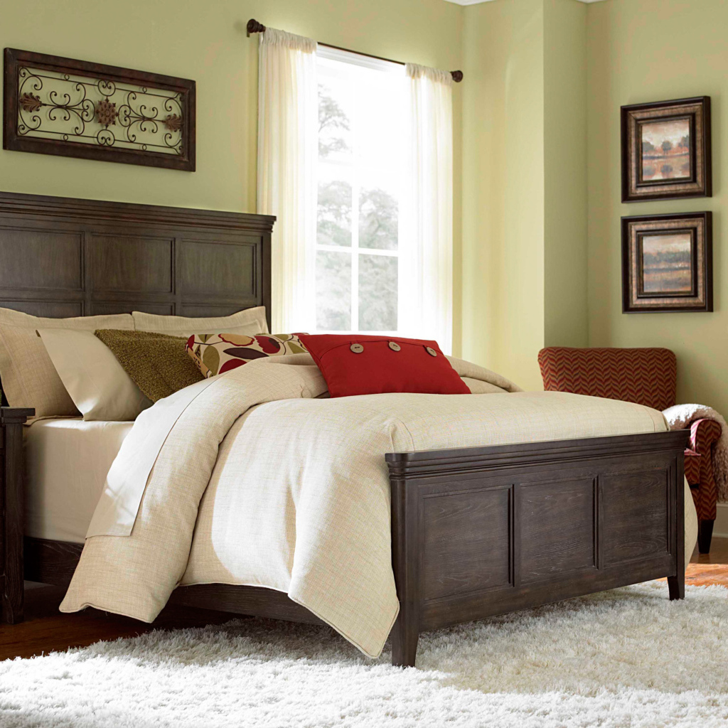 Белый ковер в спальне