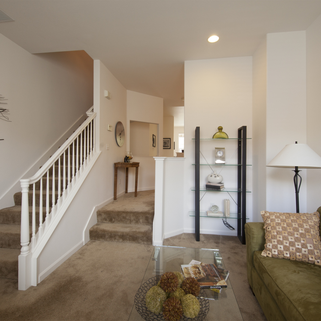 Белый тон гостиной