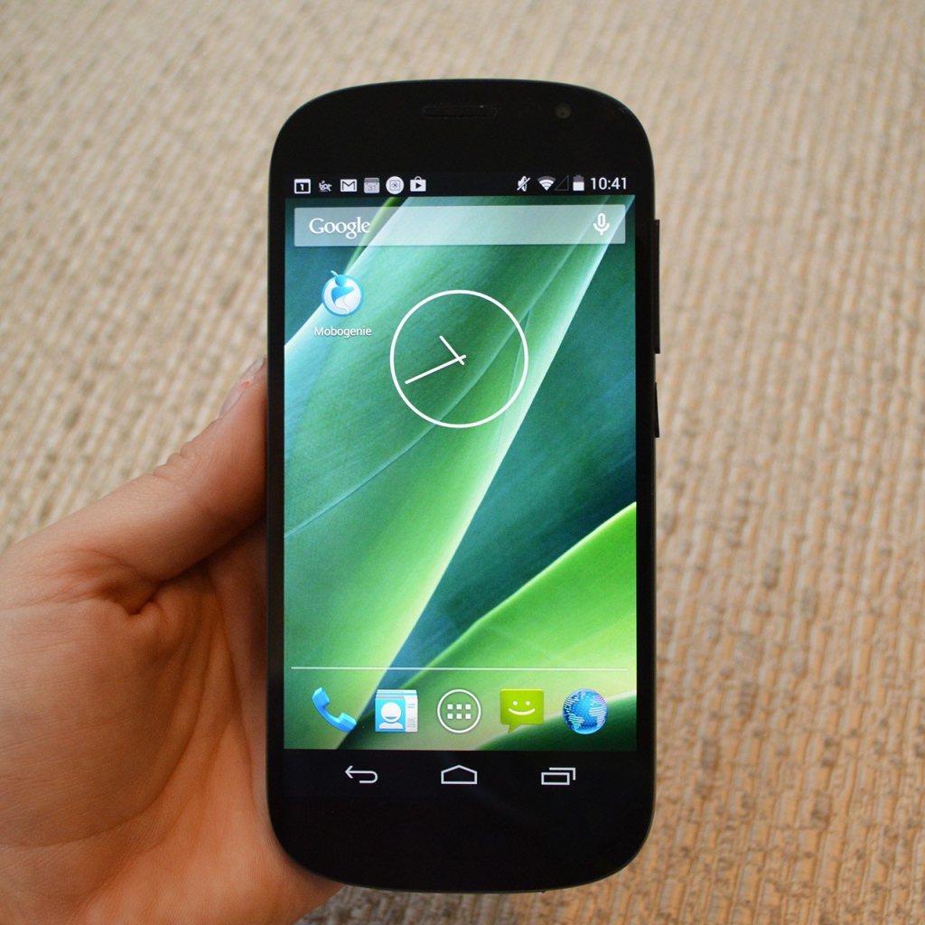 YotaPhone 2 с поиском от Гугл