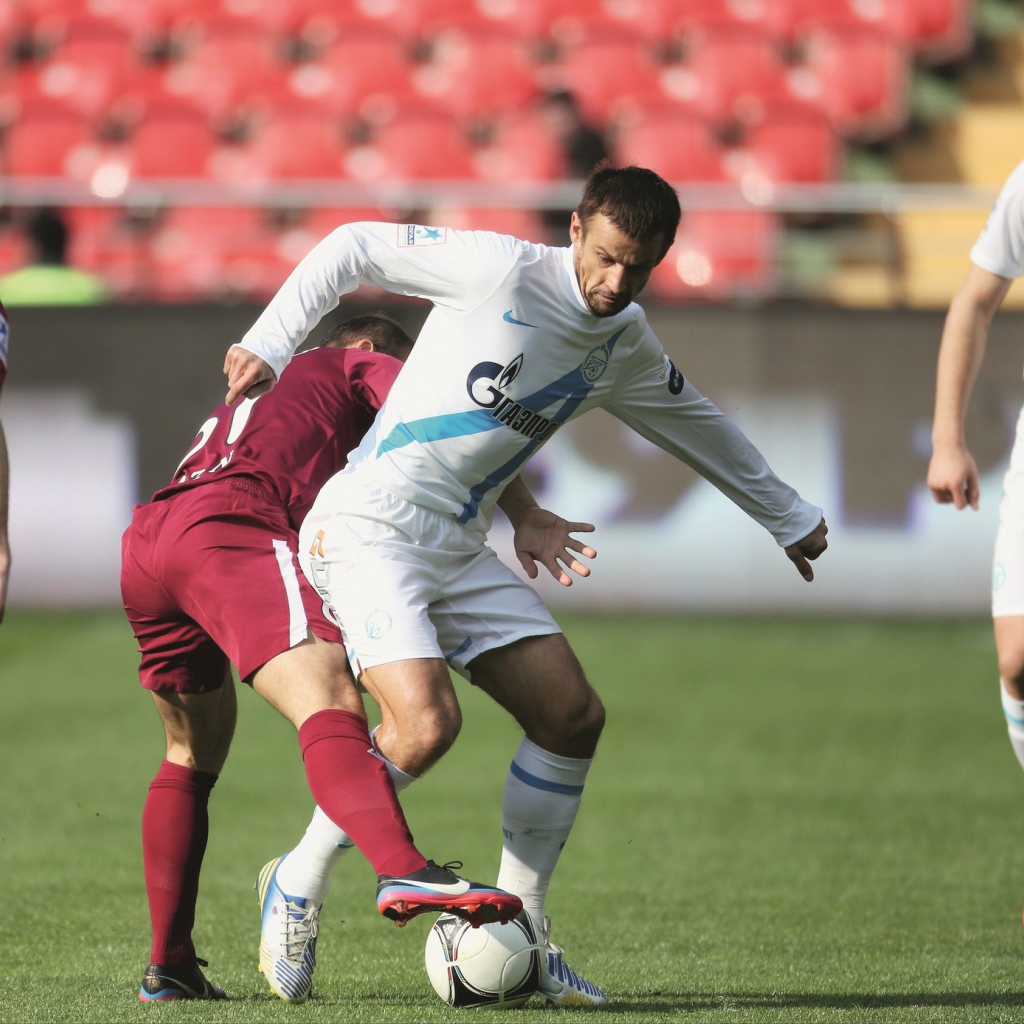 Сергей Семак полузащитник Зенита на поле