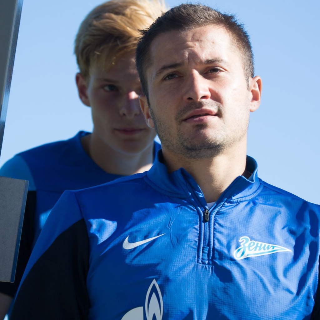 Полузащитник Зенита Виктор Файзулин