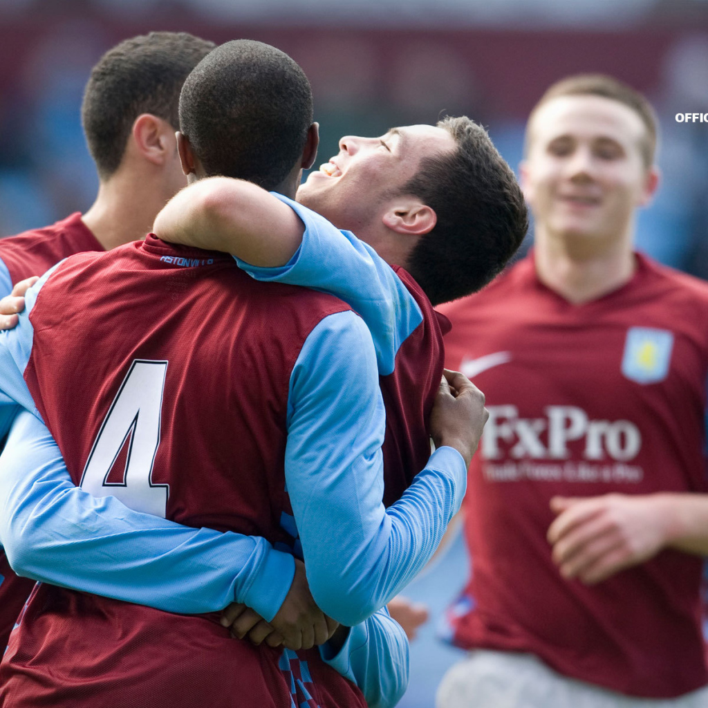 Известный клуб Астон Вилла