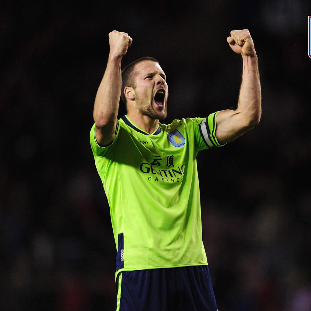 Известная футбольная команда Англии Астон Вилла