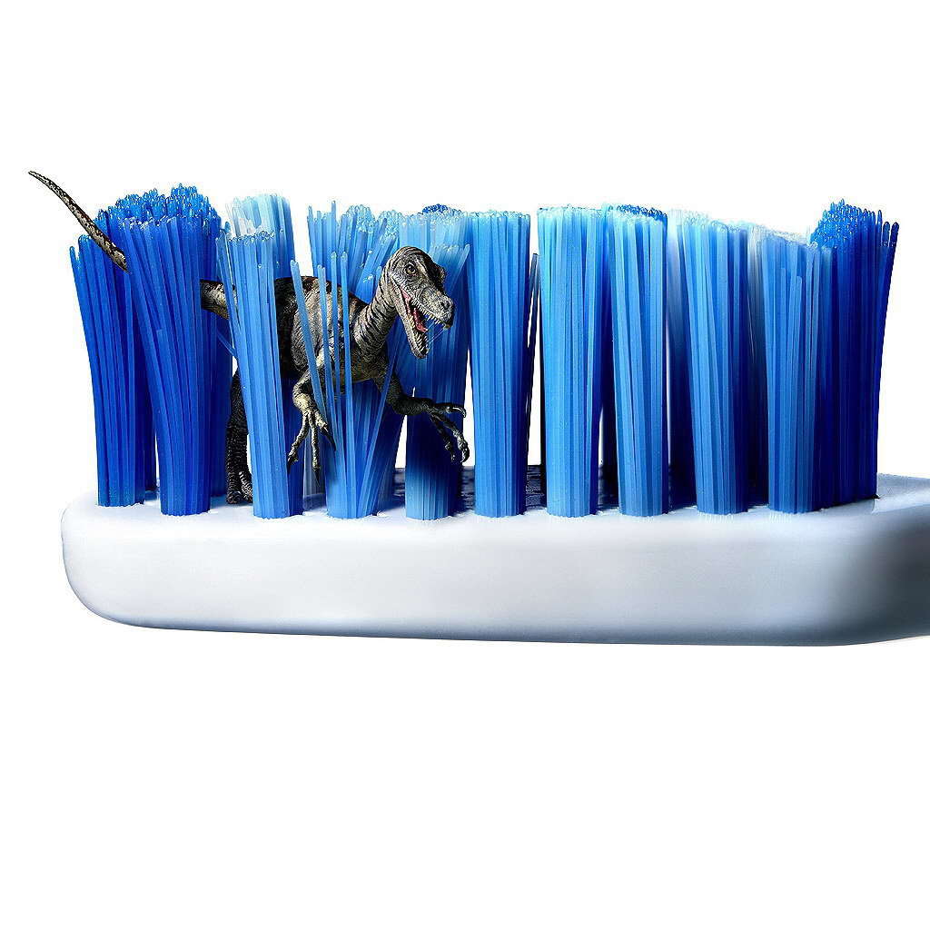 Динозавр в зубной щетке