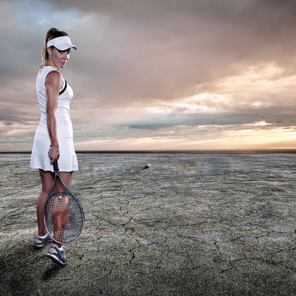 Тенниссистка с ракеткой