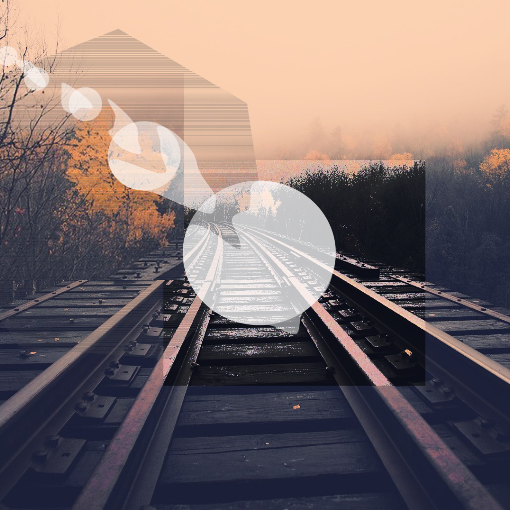 Круги на фоне железной дороги