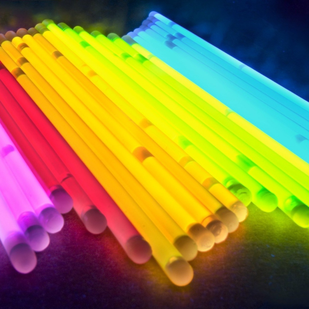 Светящиеся палочки разных цветов