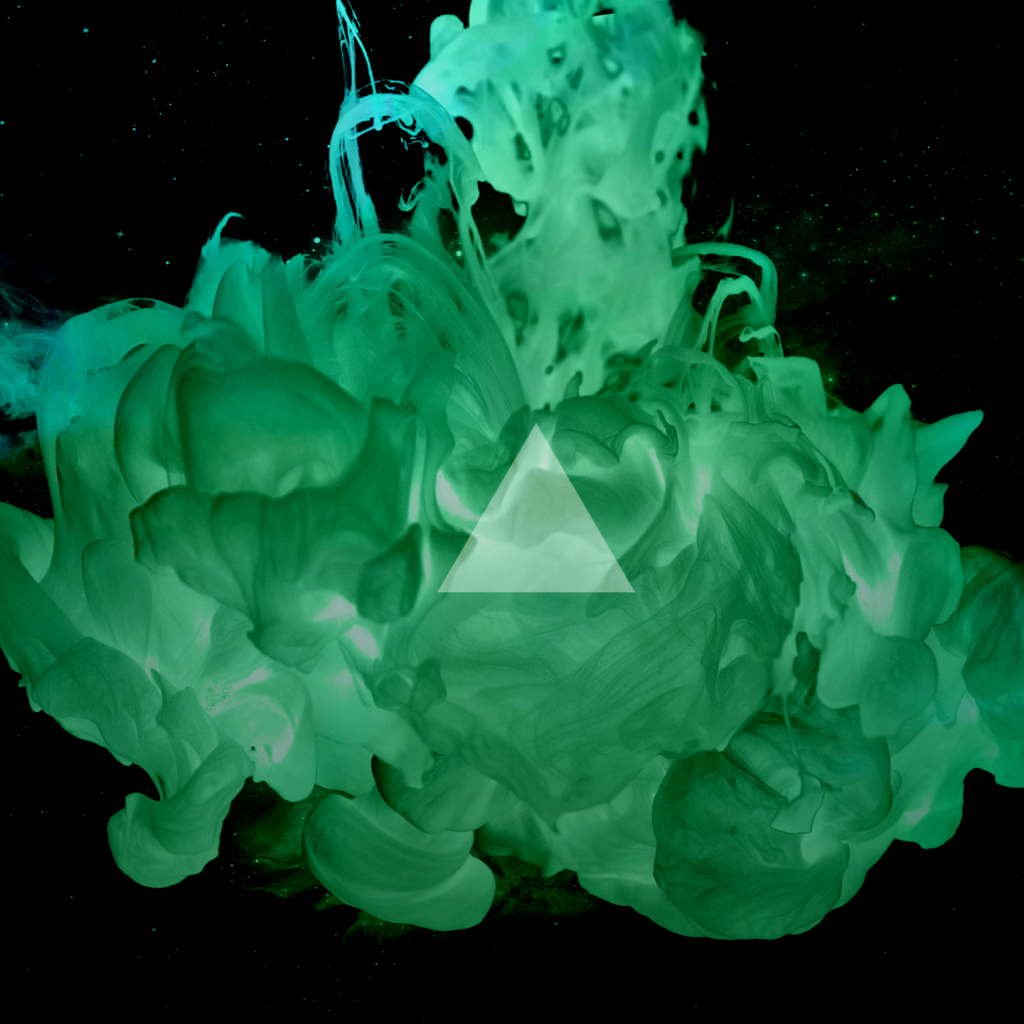 Треугольник на фоне зеленого дыма