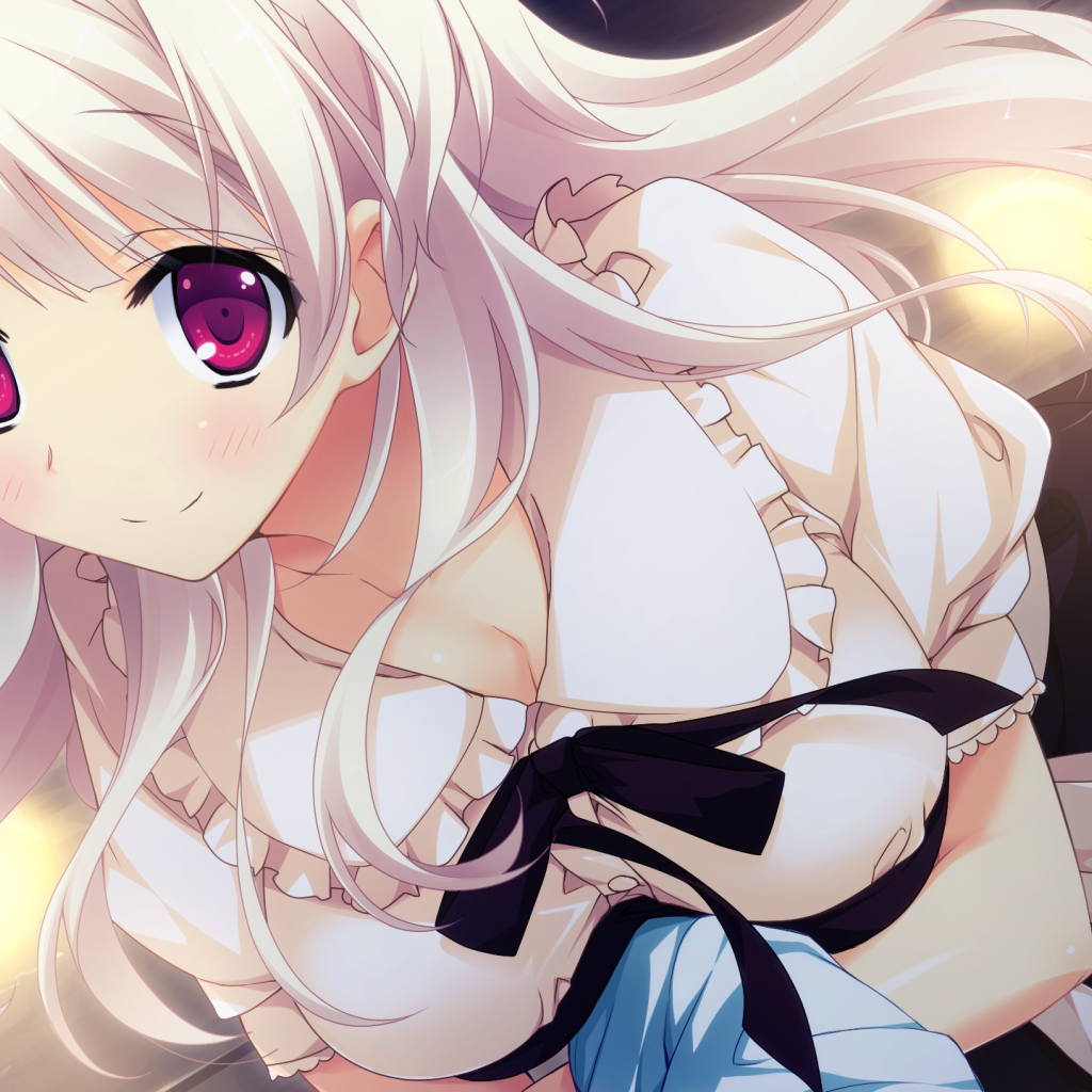 Белокурая девушка аниме в форме горничной