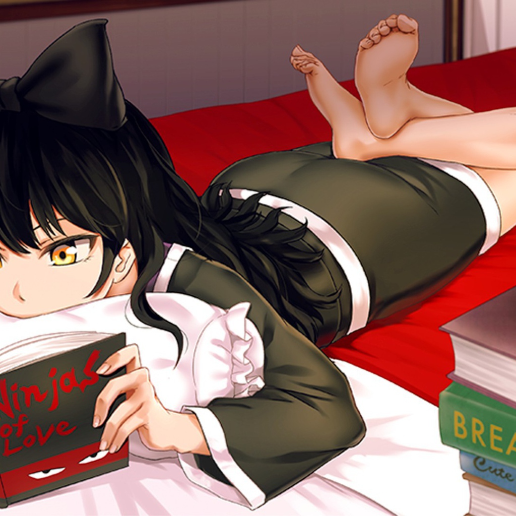 Девушка читает книгу в аниме RWBY
