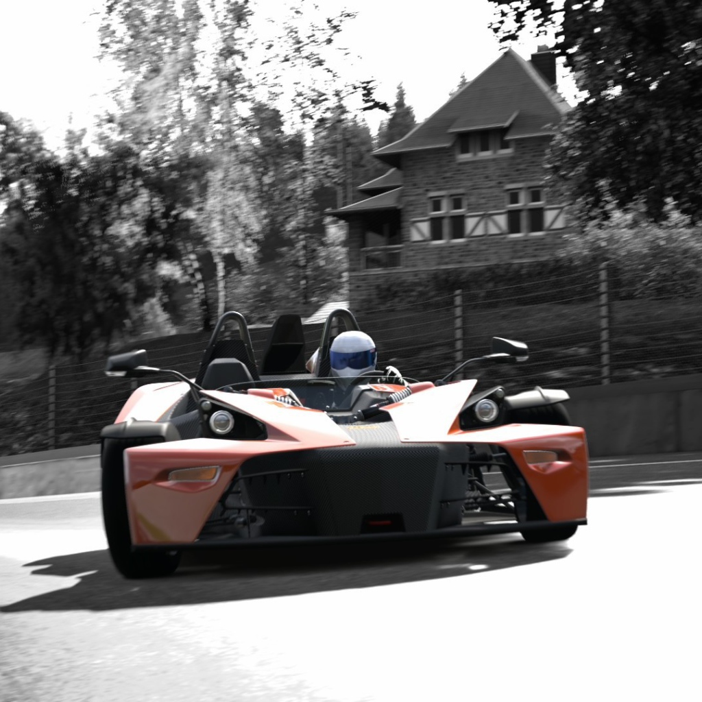 Гоночный болид на городской улице