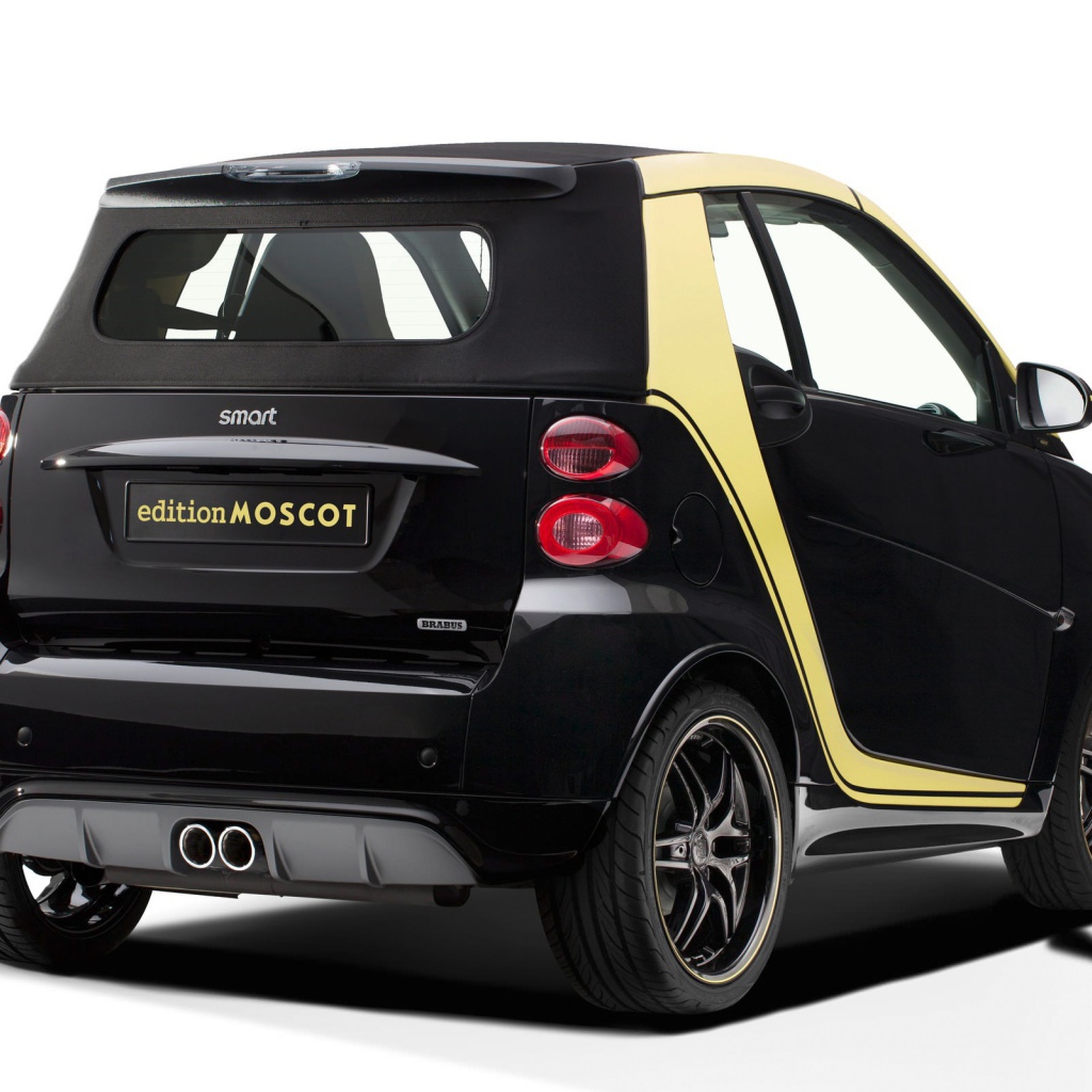 Небольшой автомобиль Smart ForTwo