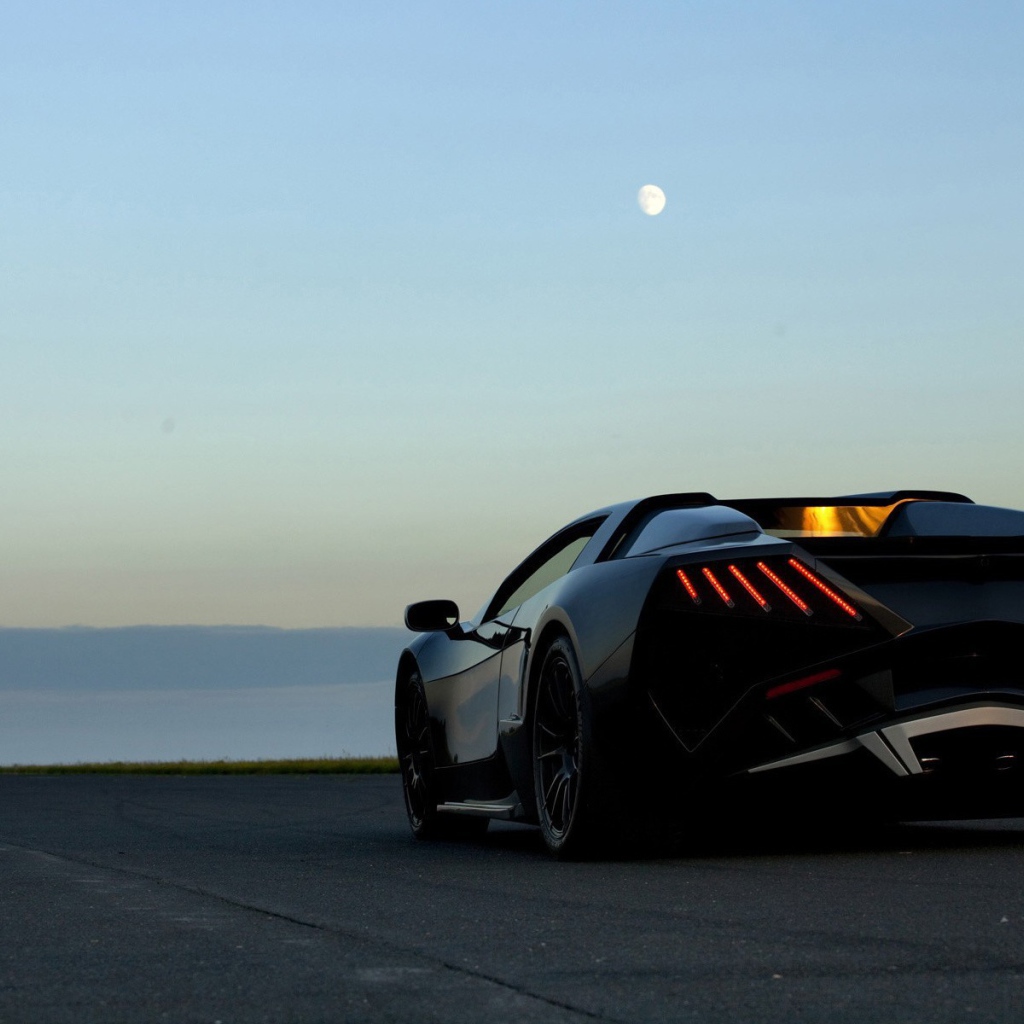 Черный автомобиль Arrinera Hussarya