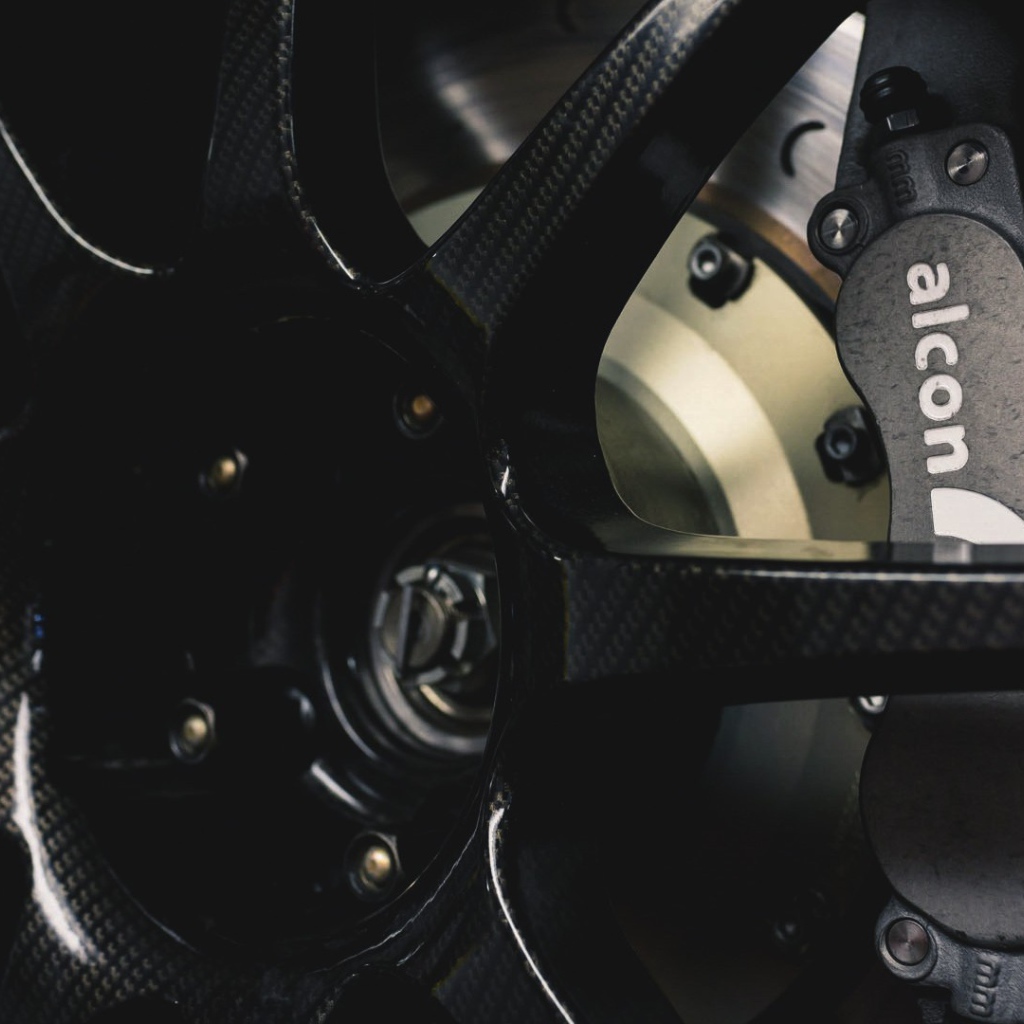 Черный автомобильный диск