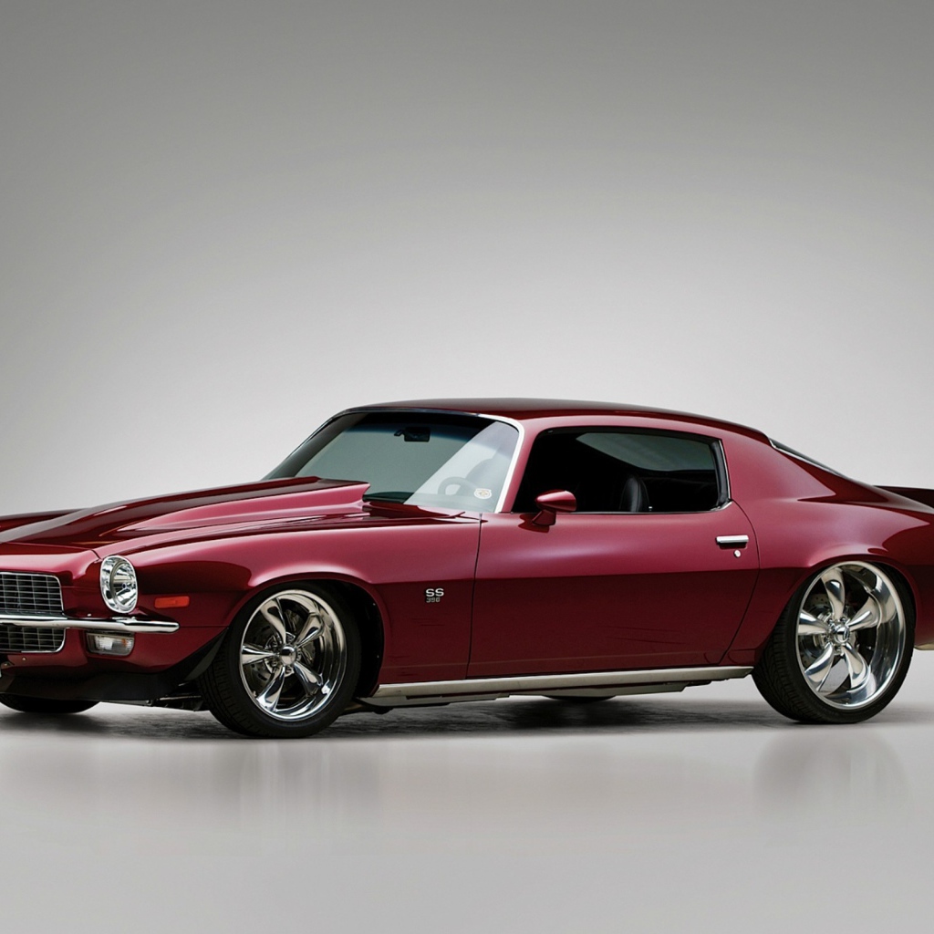 Темно вишневый автомобиль 1971 года