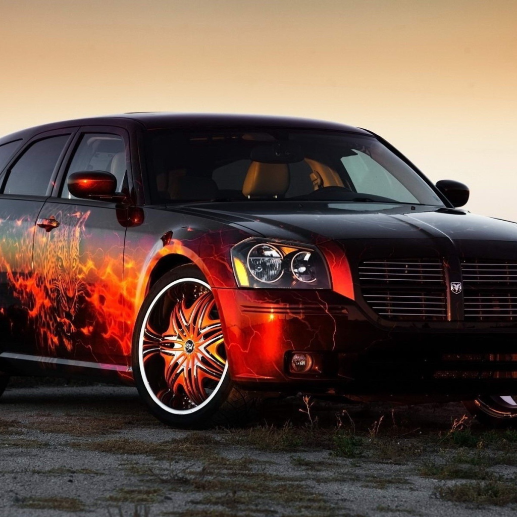 Огненная аппликация на автомобиле