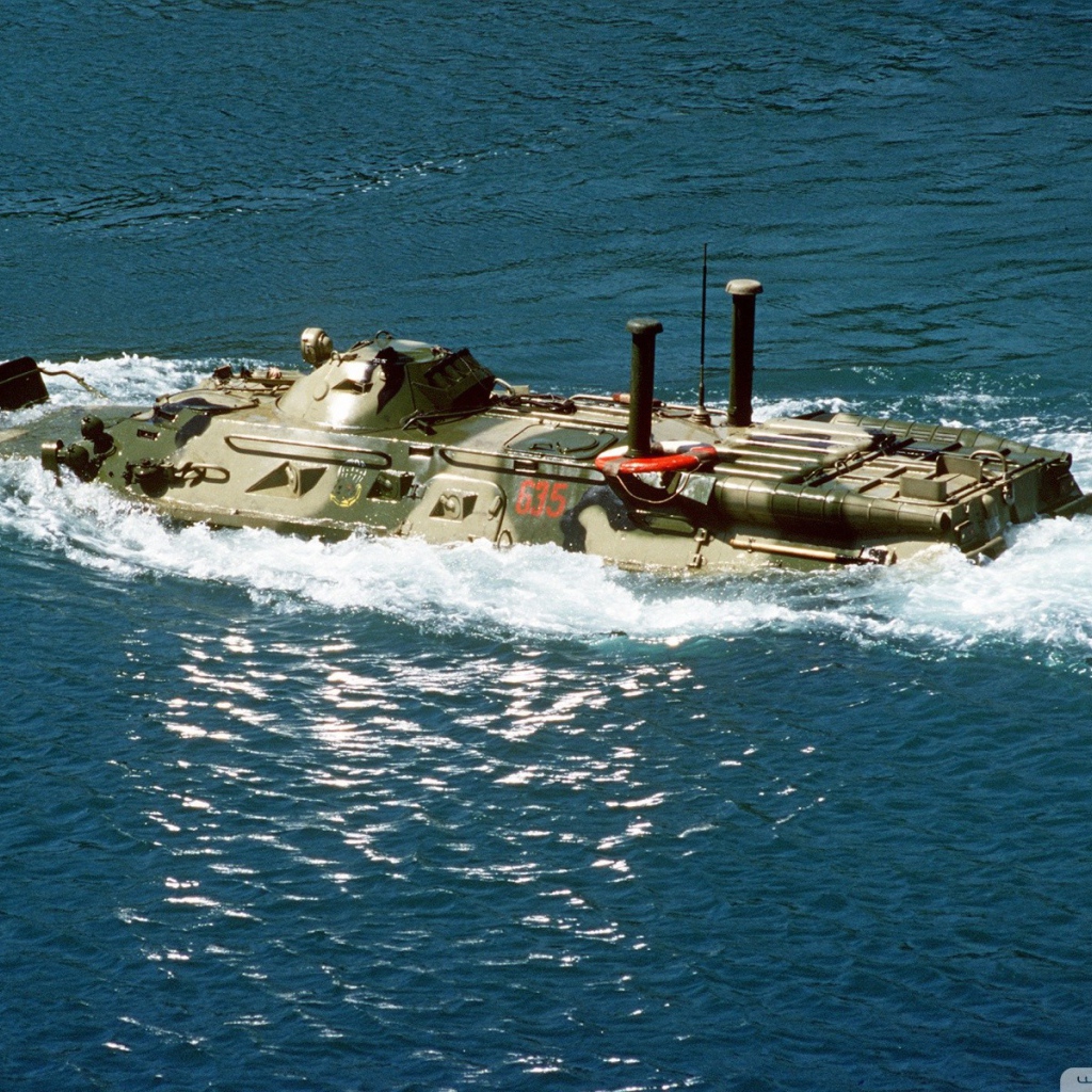 Плавающий военный бронетранспортер