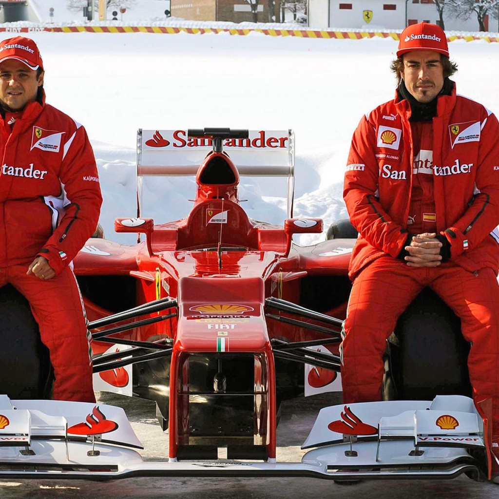 Гонщики Формулы 1 со своим автомобилем