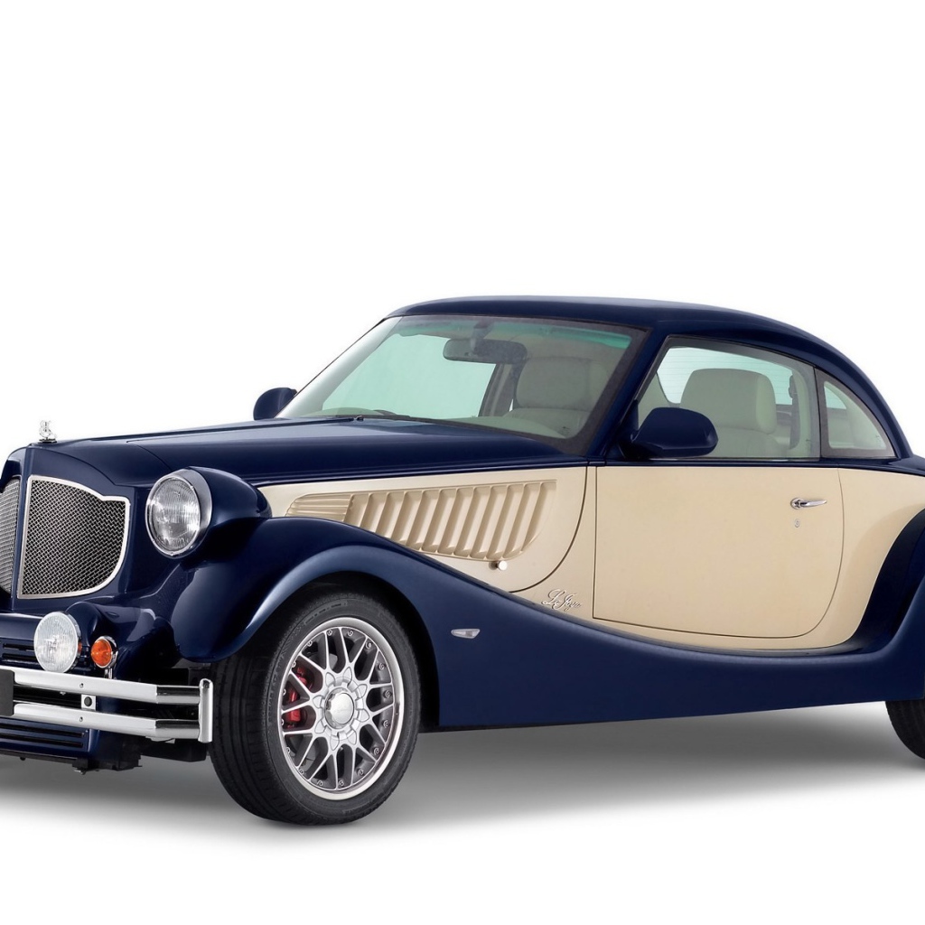 Аккуратный старый автомобиль