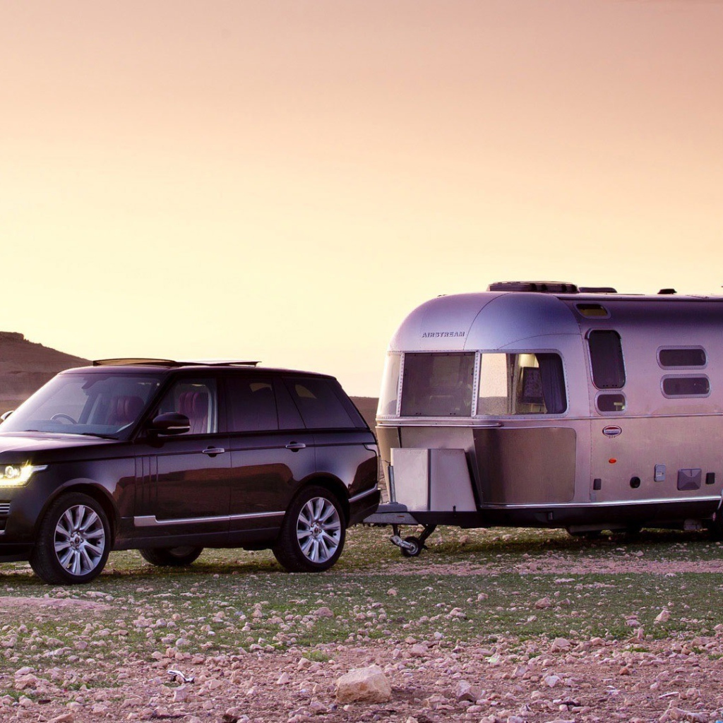 Рендж Ровер с жилым прицепом