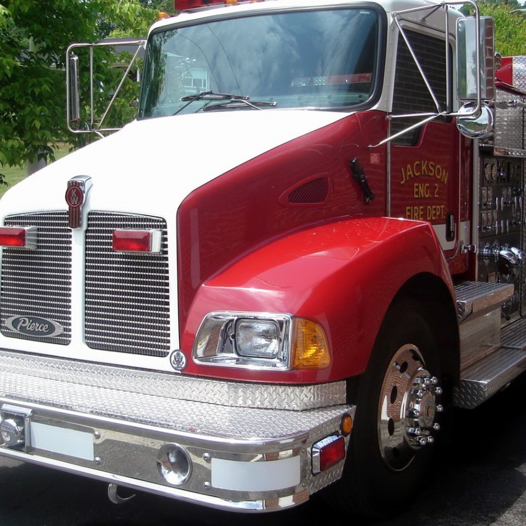 Красный пожарный автомобиль в США