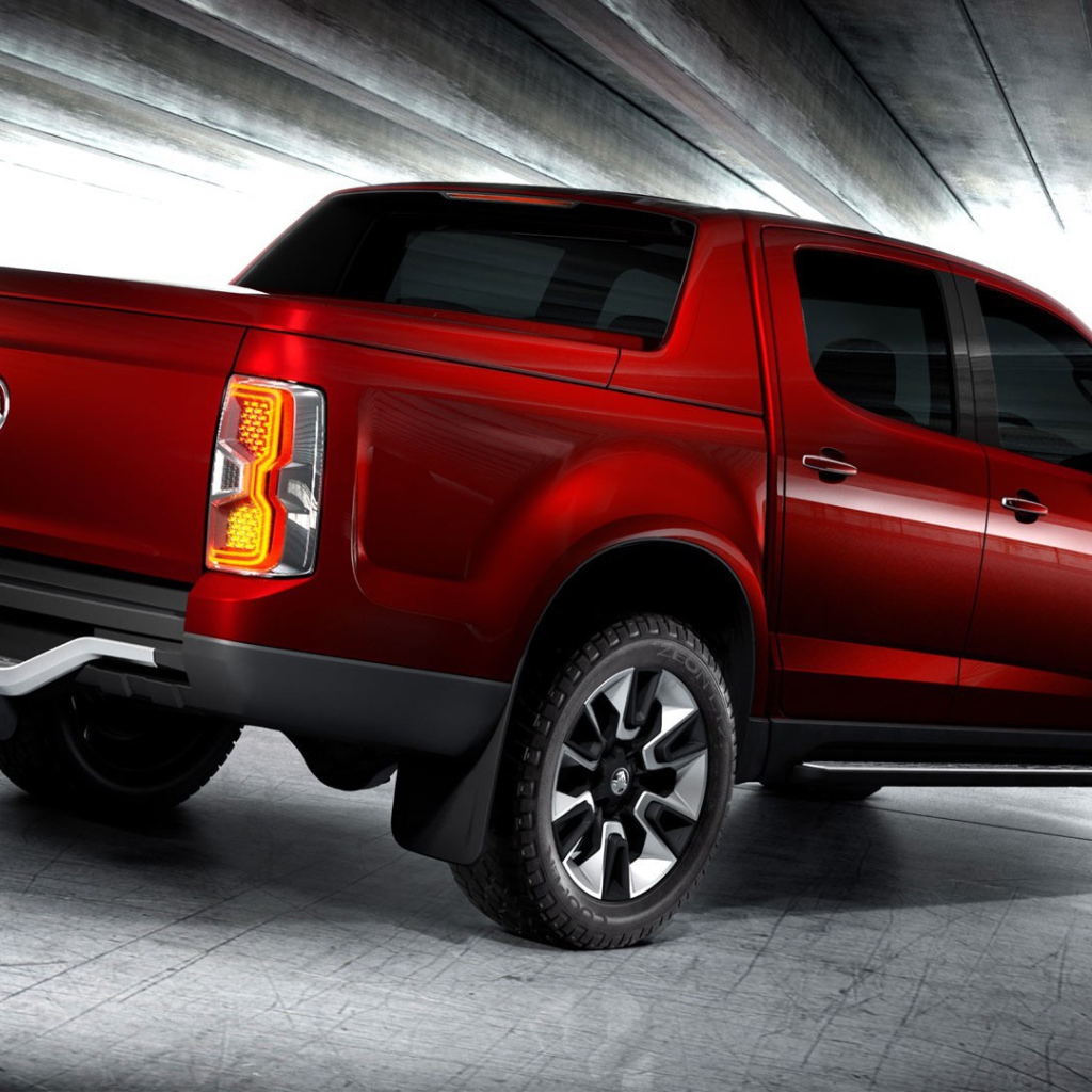 Красный пикап Holden Colorado