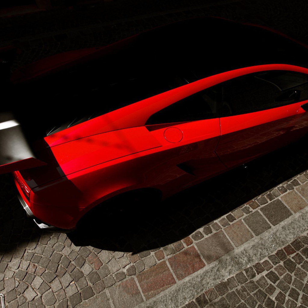 Красный стремительный Ламборгини