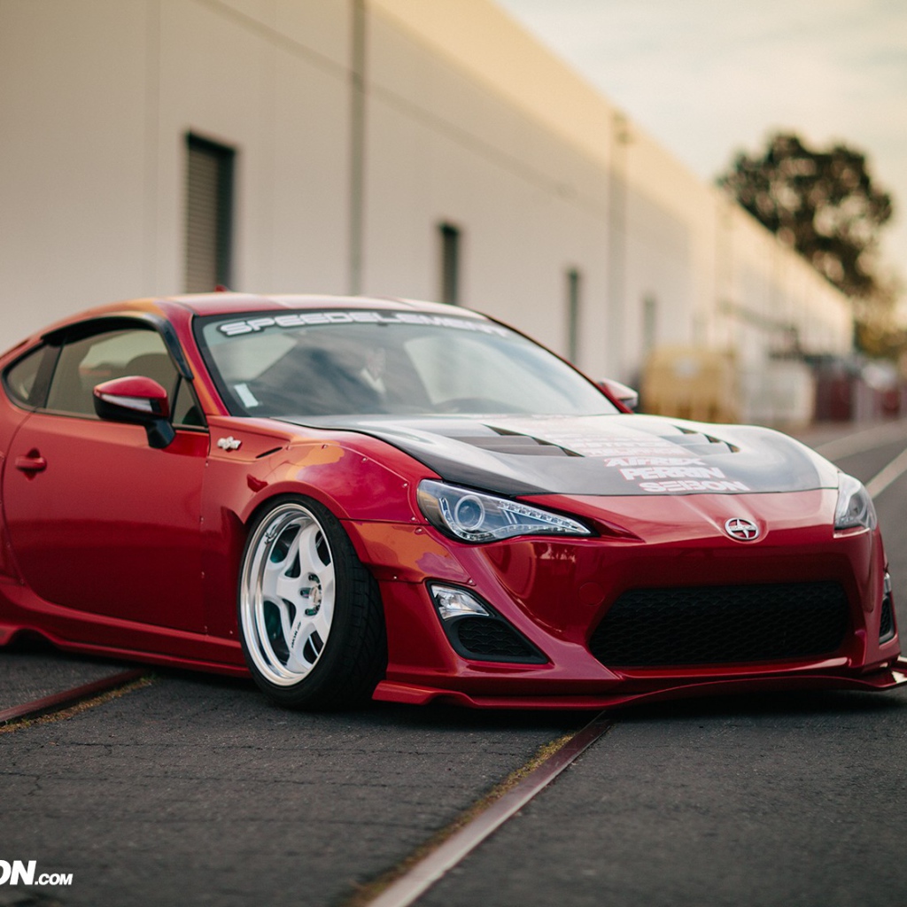 Scion на городской улице