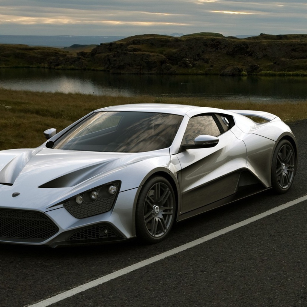 Серебристый автомобиль Zenvo ST1