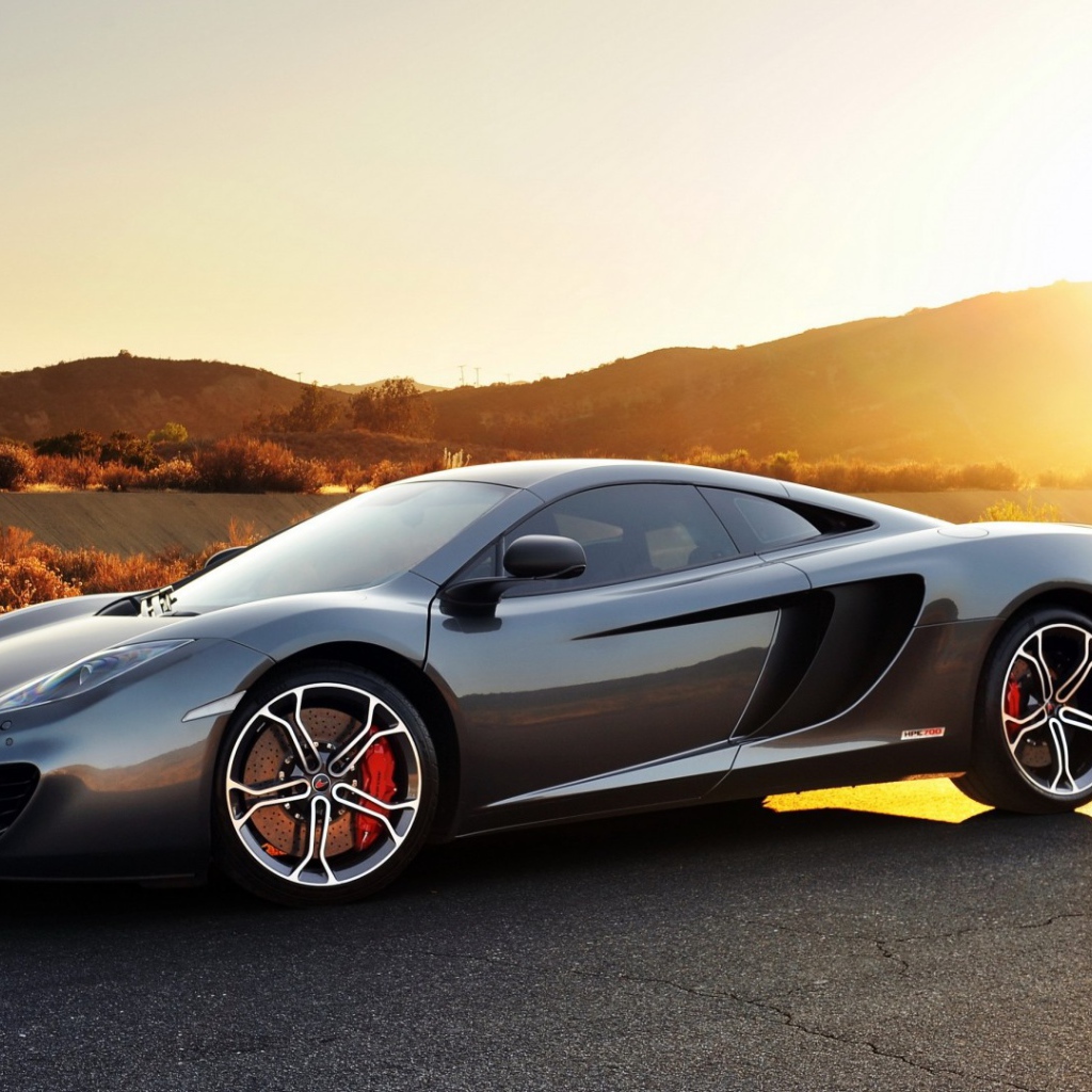Плавные контуры автомобиля Макларен
