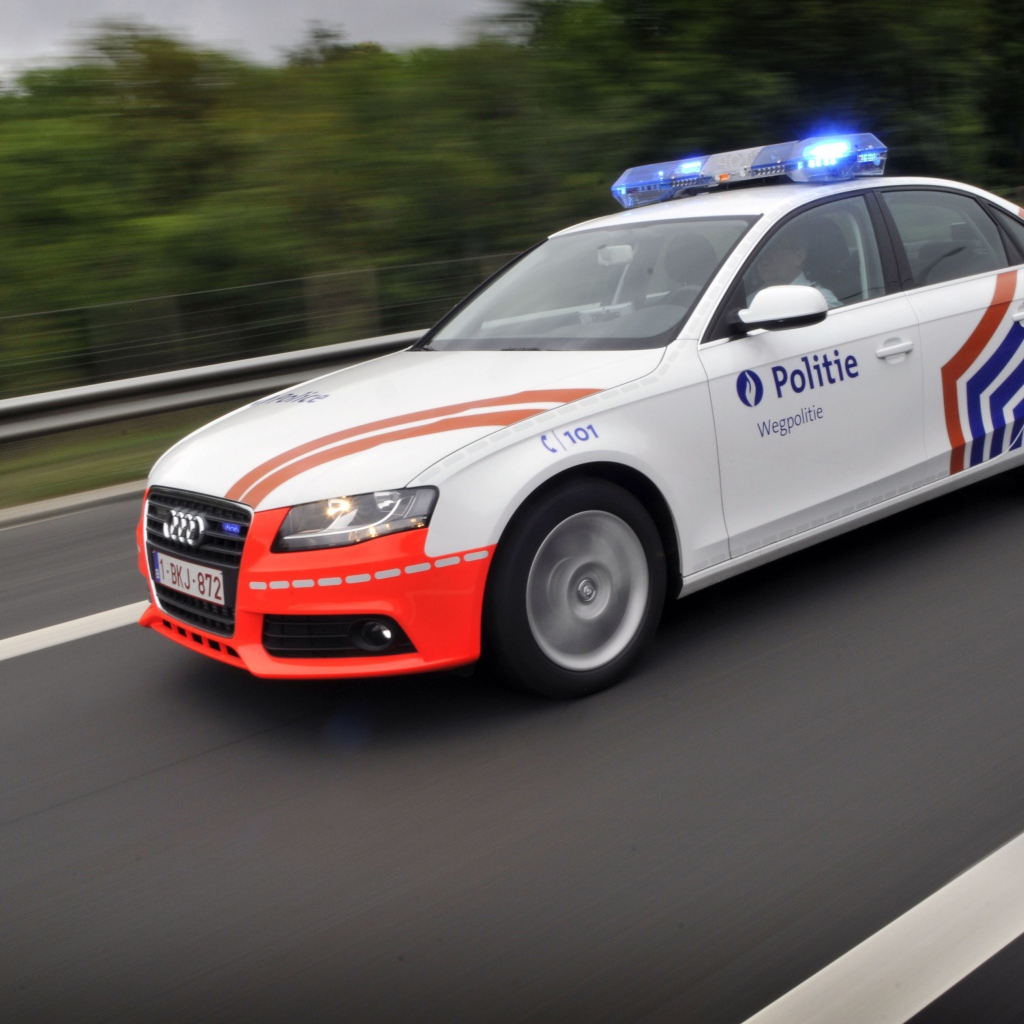 Полицейский Audi на шоссе