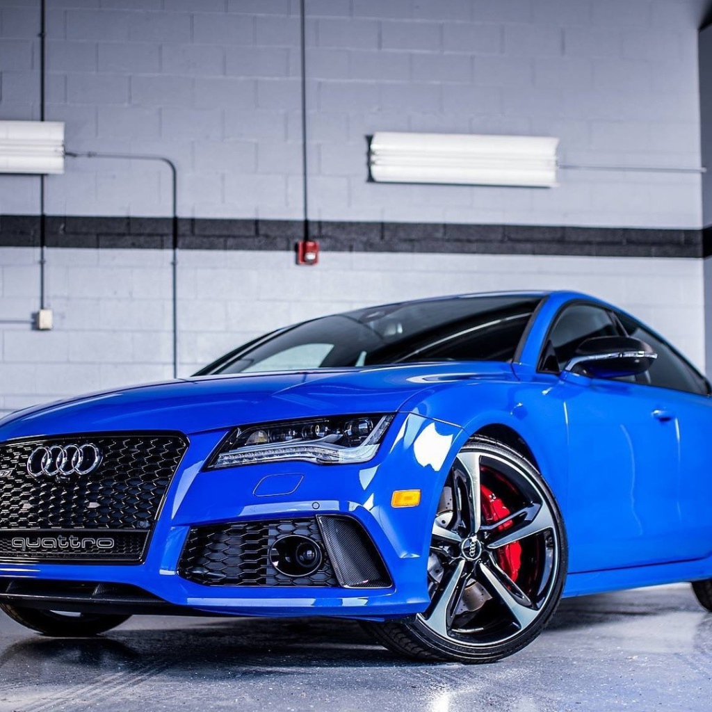 Голубой Ауди Кватро в гараже