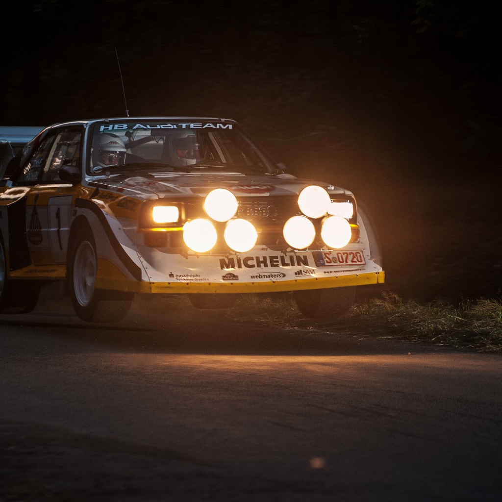 Яркие фары Audi Sport Quattro S1