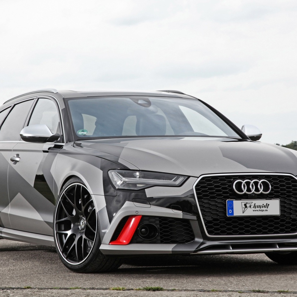 Серый автомобиль Audi RS6 Avant