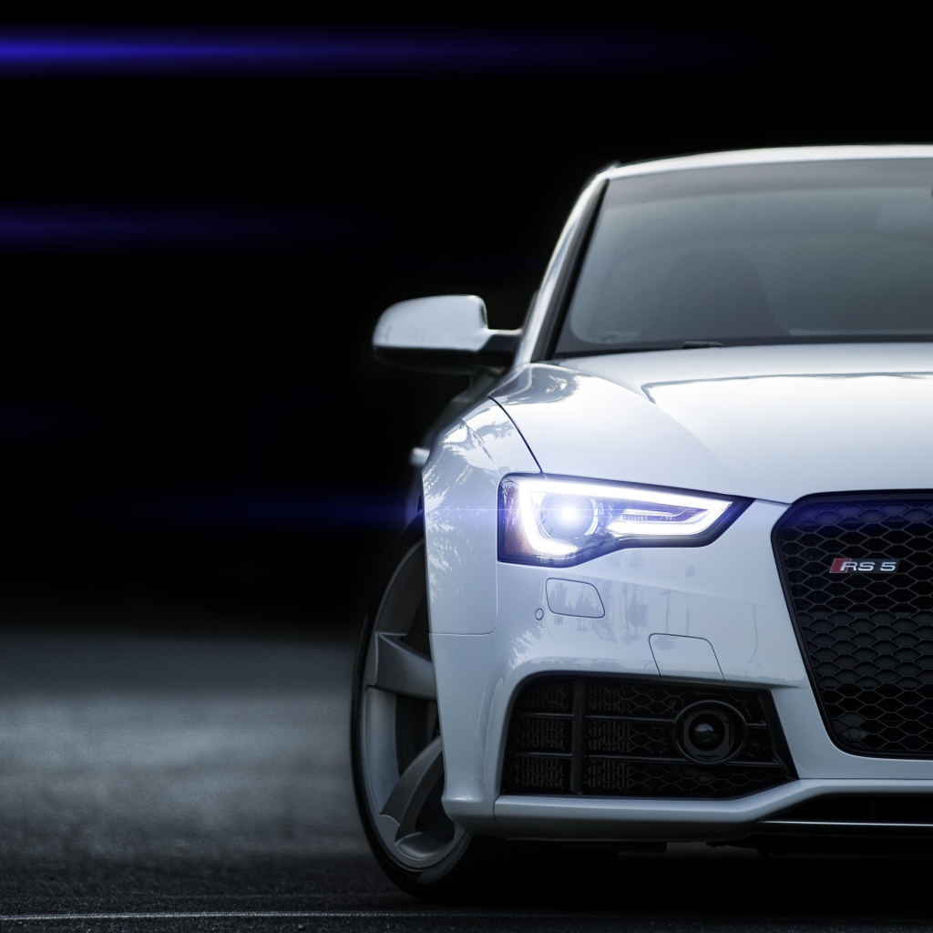 Неоновые фары белого Audi RS5