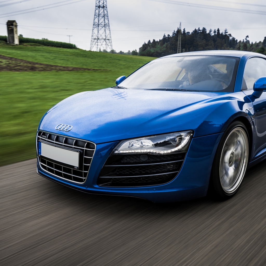Быстрый синий Audi R8