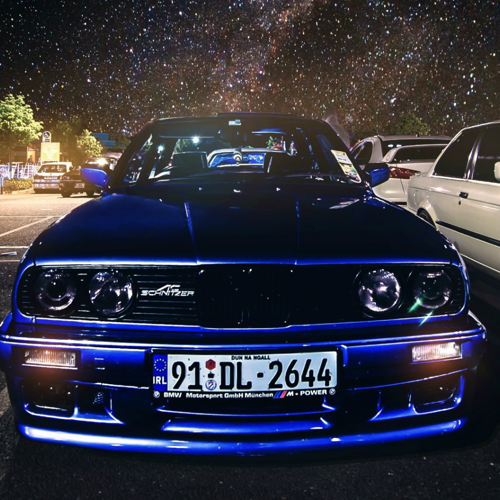 Красивый автомобиль BMW E30