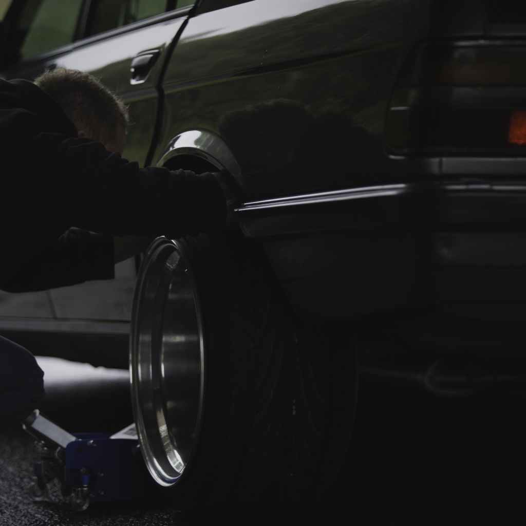 Замена колеса BMW E28